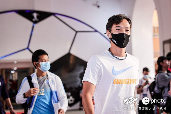 赛后詹姆斯接受了记者的采访。
